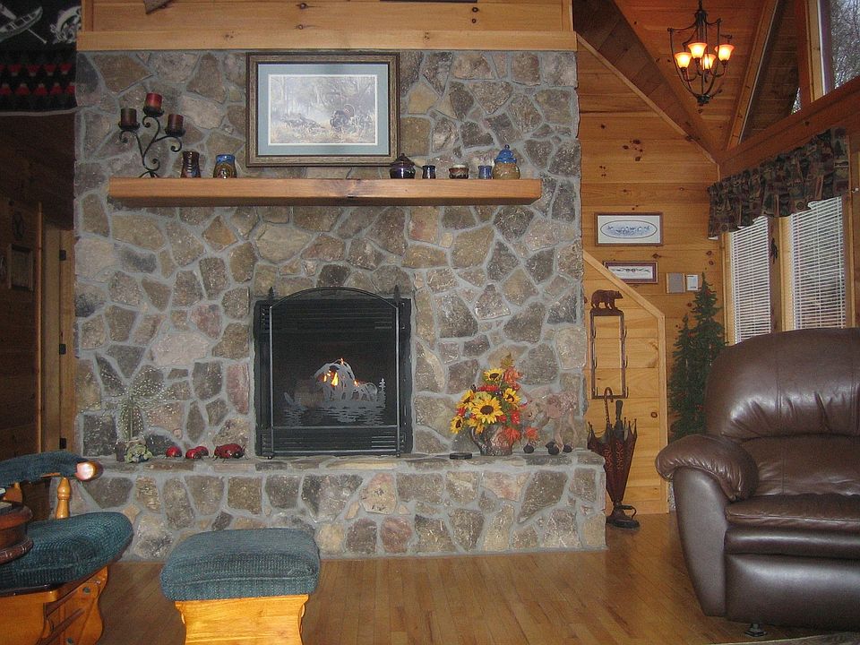 1st image of 270 Rhododendron Way