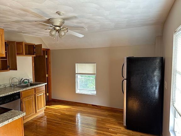 2nd image of 42 Glenwood Ave APT 3