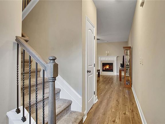 5th image of 267 Green Bridge Ct