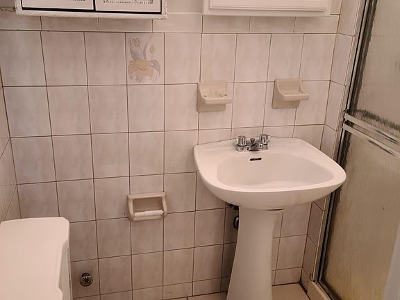 4th image of 644 Logan Ave Floor 1