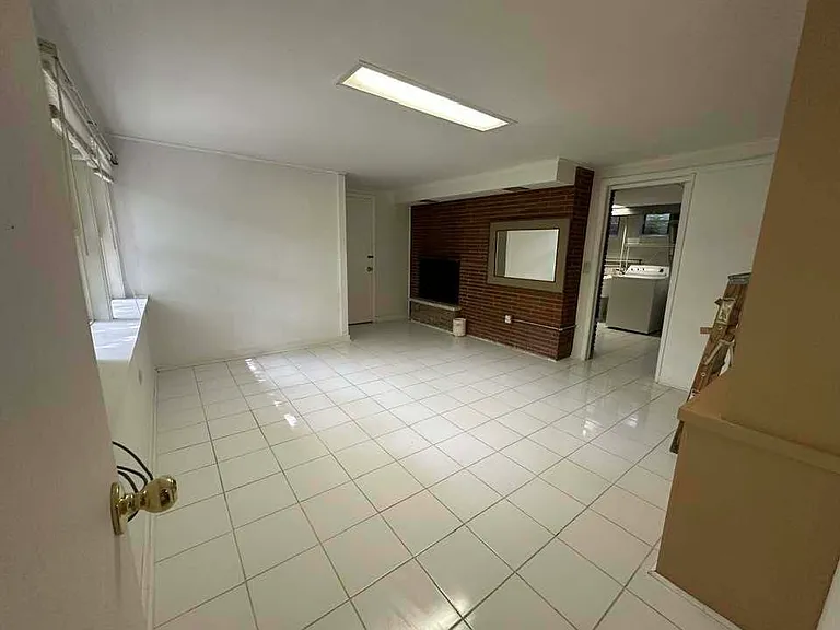 2030 Crestwood Ln — Photo 13