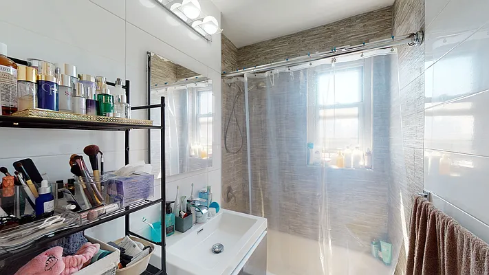 Rented by Chase Global Realty Corp | media 19
