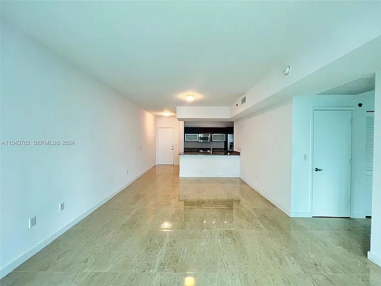 950 Brickell Bay Dr — Photo 9