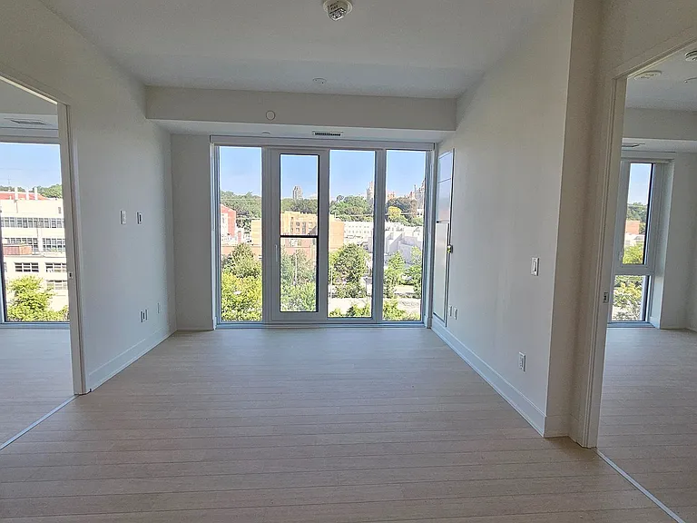322 Dupont St #613 — Photo 4