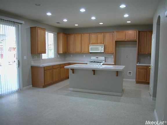 5th image of 1648 Drummond Ln