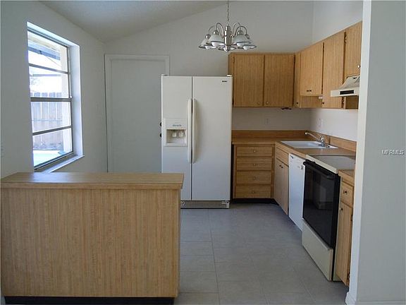 4th image of 10113 Lazy Creek Ct