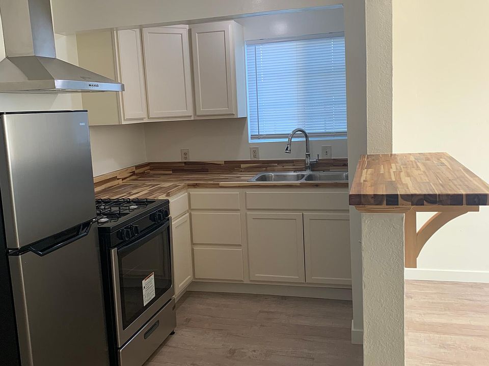 Kitchen with brand new appliance, new faucet and new counters!