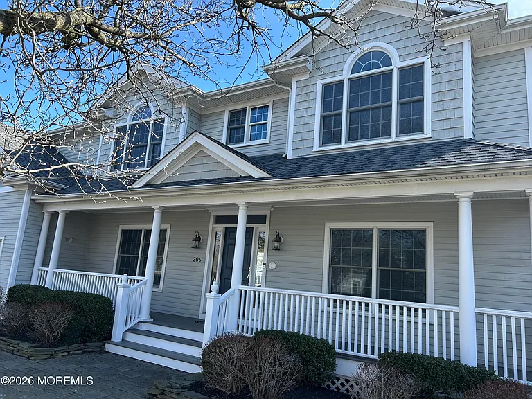 206 Pointe Dr — Photo 2