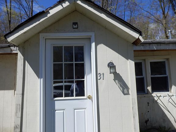 3rd image of 31 Tonianne Dr