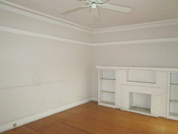 3rd image of 1529 W Fargo Ave #2W