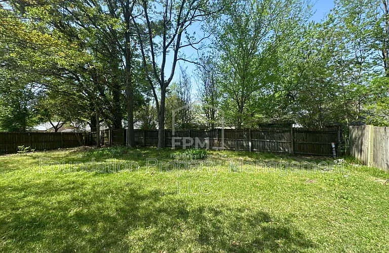 2773 Waverly Ave — Photo 12