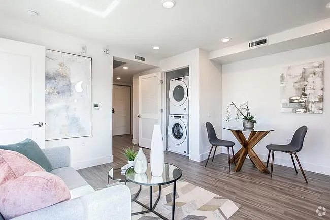 1716 Lofts — Photo 11
