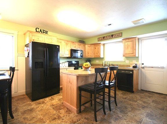3rd image of 1370 N Drystone Dr