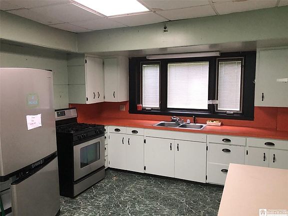 4th image of 1112 N Main St