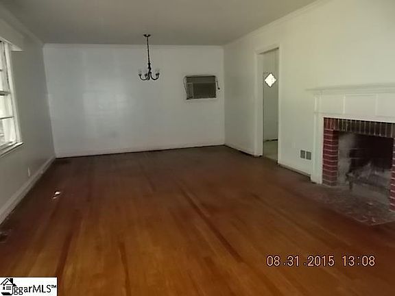 3rd image of 703 Pine Creek Dr