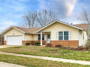 762 Wagon Ridge Dr, Fenton, MO 63026
