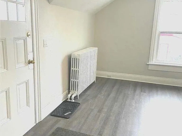 178 Adelaide Ave E #3 — Photo 2