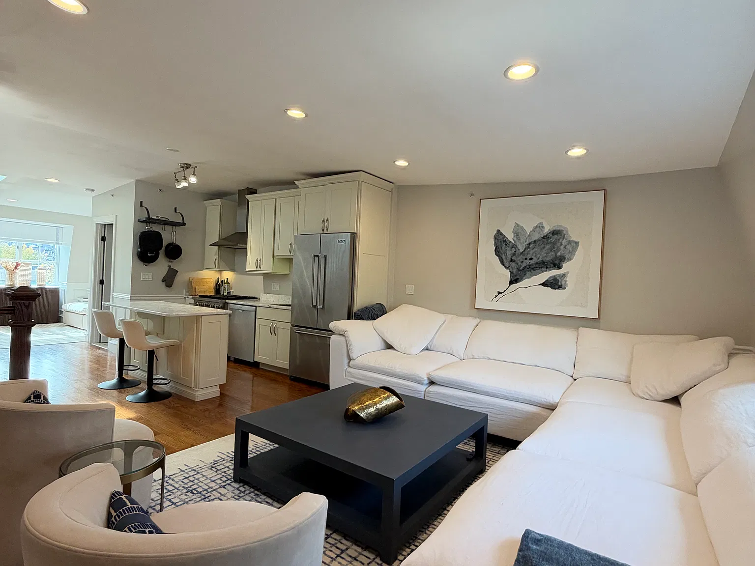 2 bed, 2.5 bath, 1250 sqft, $6,700 — Photo 2