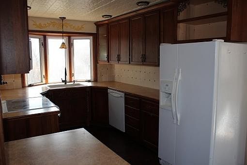 3rd image of 96 Plum St