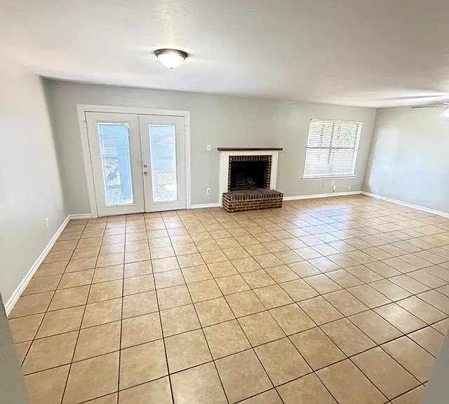 708 Champion Ct — Photo 8