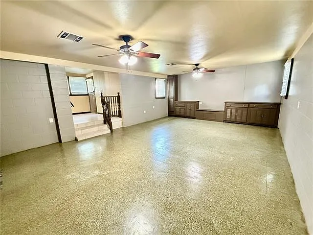 537 E William David Pkwy — Photo 14