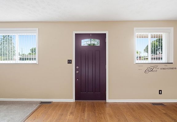5th image of 2425 Acorn Dr