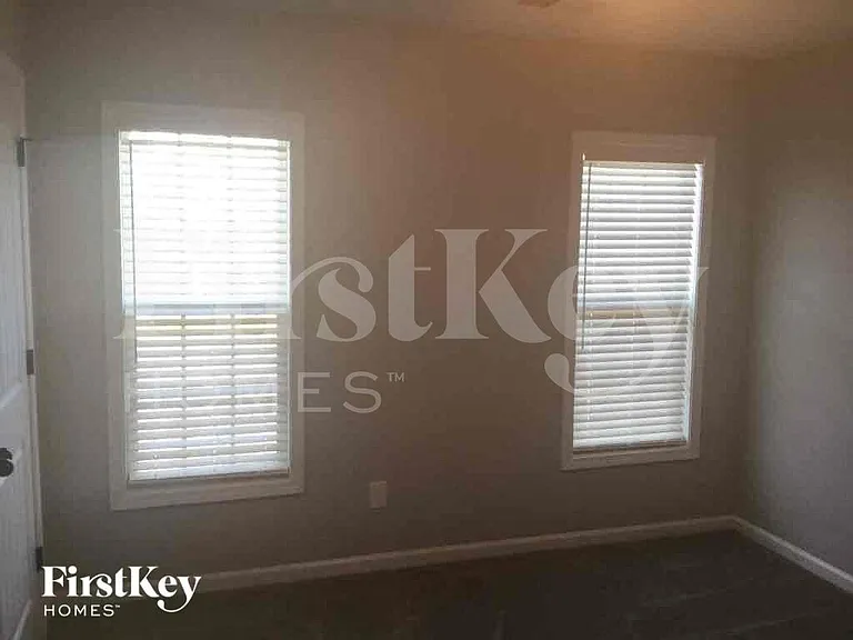 320 Nelson Ln — Photo 5