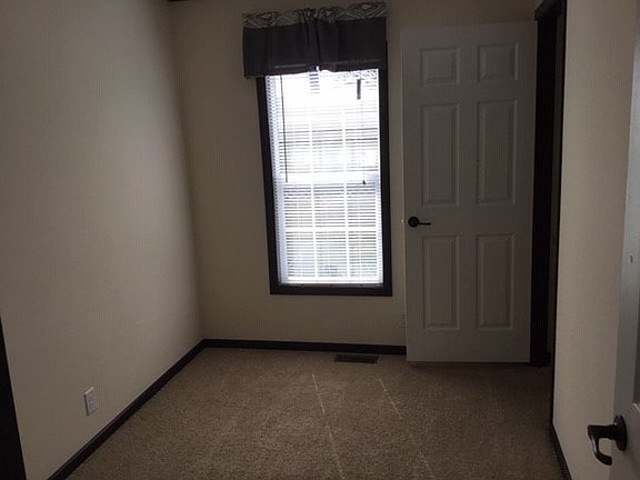4th image of 2 Sharon Dr #190