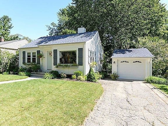 2nd image of 104 Fairview St