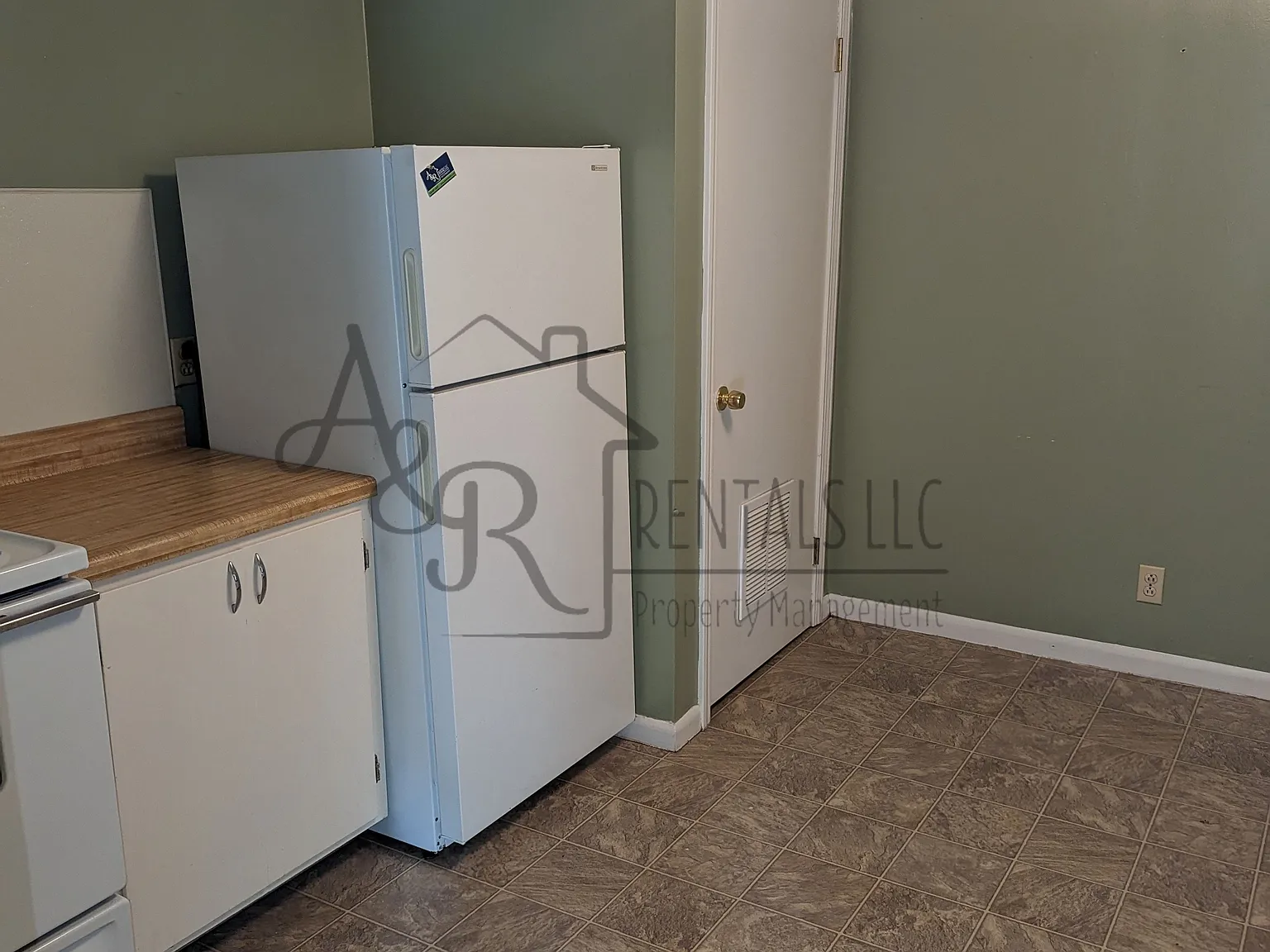 806 S Locust - Unit 1 — Photo 4