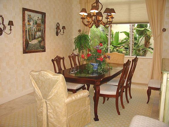 FORMAL DINNING ROOM