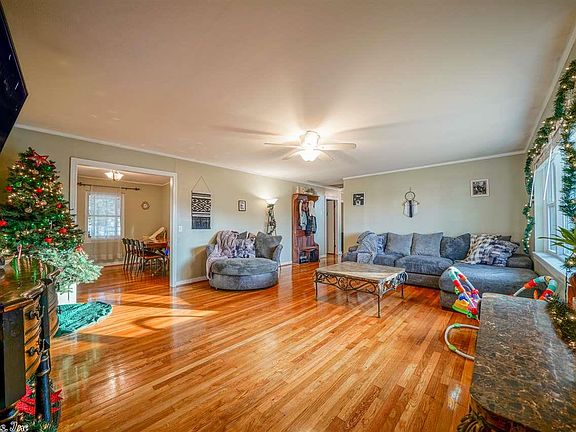 4th image of 611 Orchard Dr