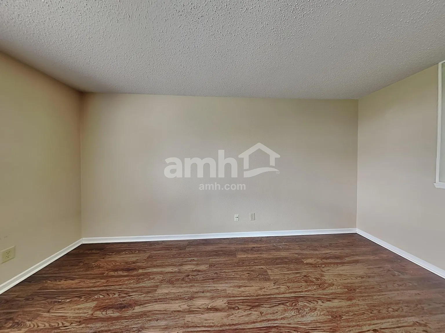 3 bed, 2.5 bath, 2035 sqft, $2,100 — Photo 4