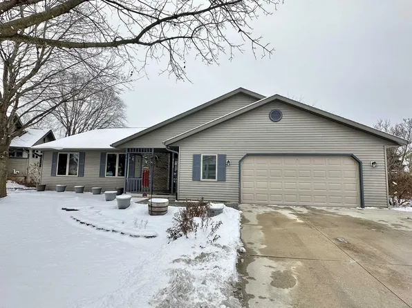 5613 Chestnut Lane, Mcfarland, WI 53558
