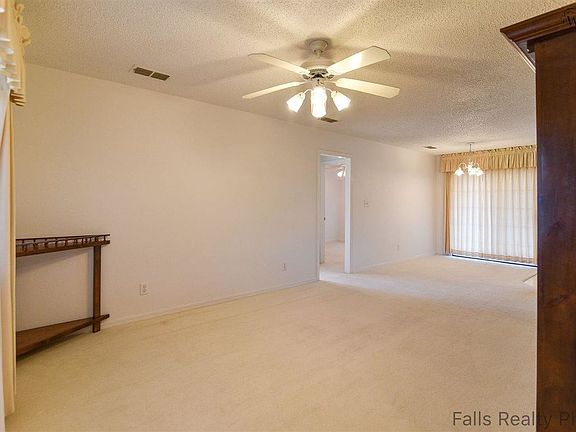 3rd image of 1205 Oakhurst Dr