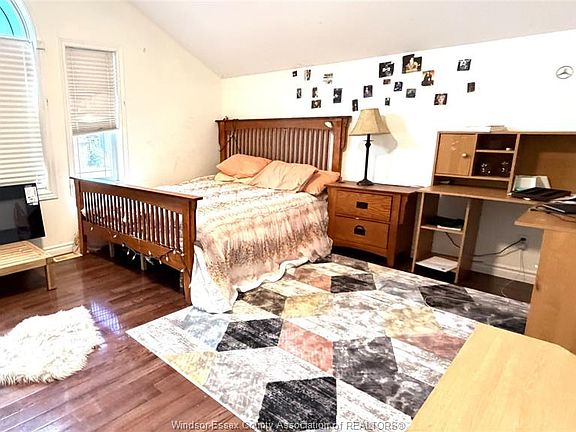 5th image of 2361 Askin Ave