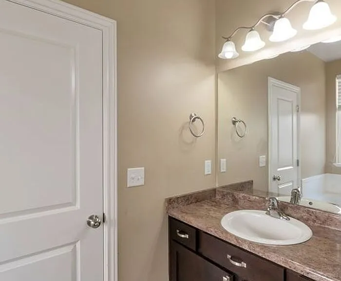 1848 W Woodview Dr — Photo 22