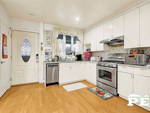 5th image of 1554 E 58th St