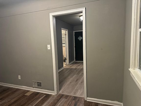 4th image of 28632 Parkwood St