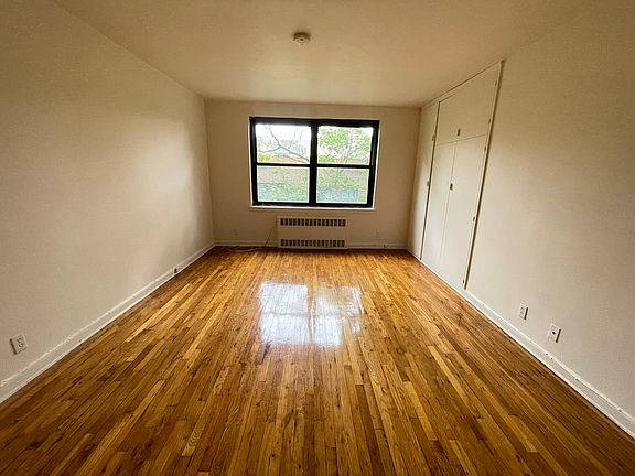 4th image of 14 Stoner Ave Fl 3