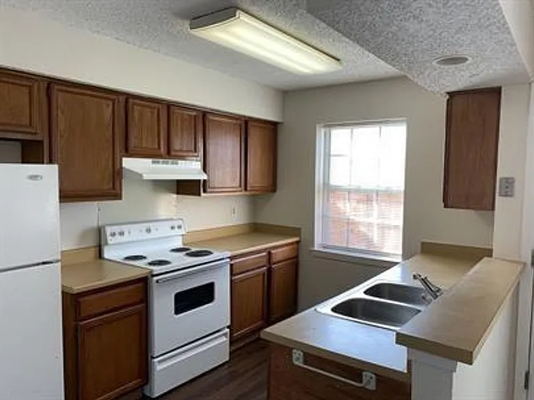 2739 Patricia Ln #2739 — Photo 4