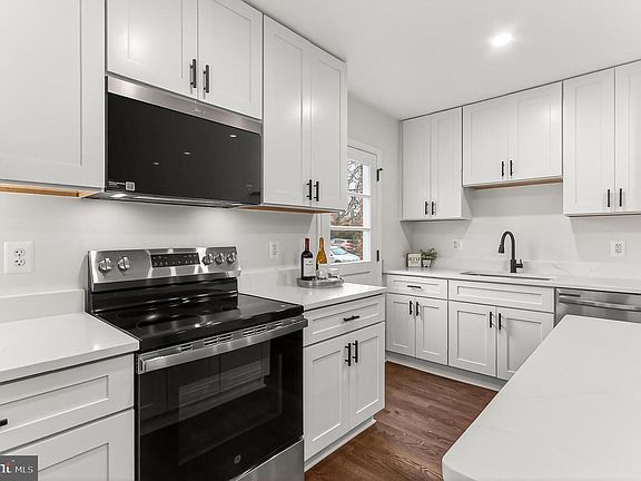 5th image of 400 N Madison St
