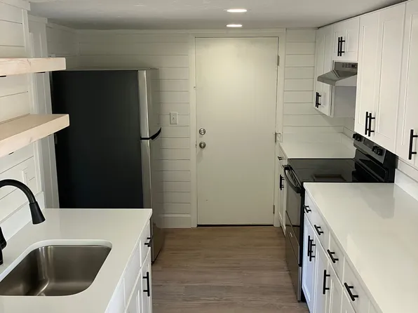 153 Samoset Ave APT 3, Hull, MA 02045