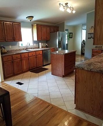 5th image of 176 Ashford Dr