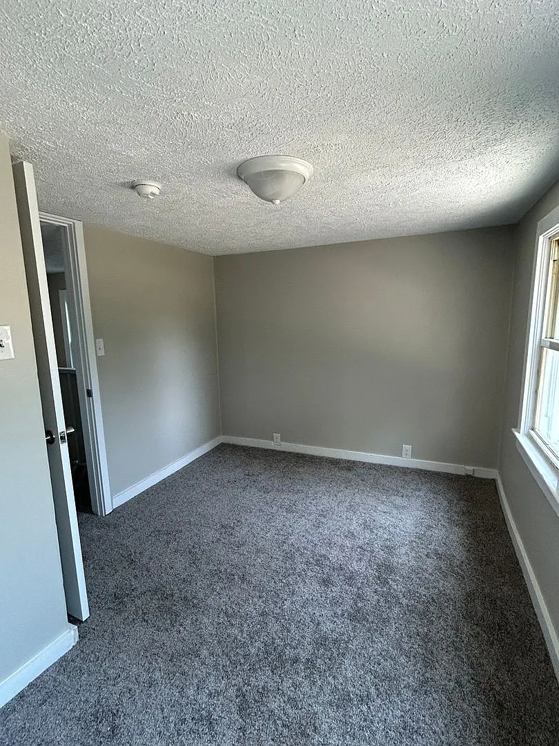 3 Bdrm Oswego! Charming! Updated! — Photo 4