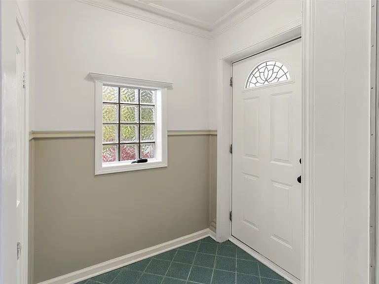 33316 Jefferson Ave — Photo 7