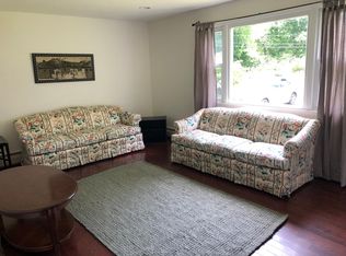 902 Plains Rd, South Kingstown, RI 02892