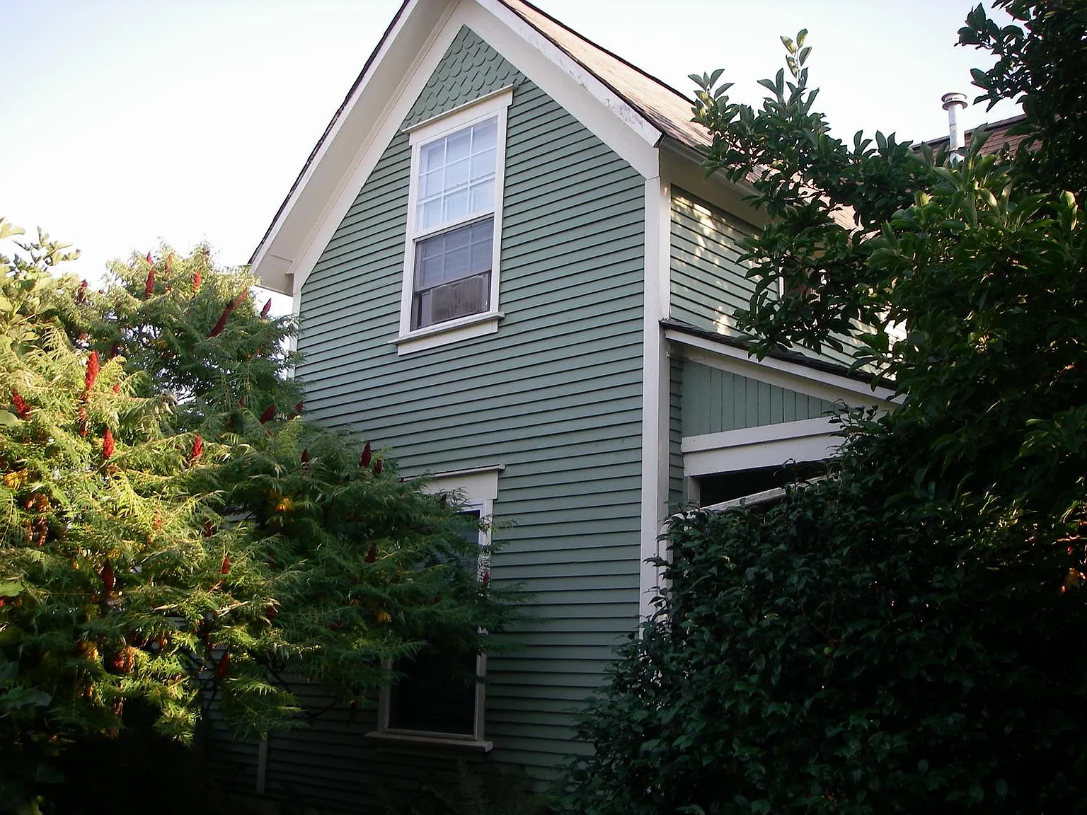 506 Edison St SE — Photo 1