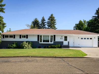 216 Coulee Dr, Washburn, ND, 58577