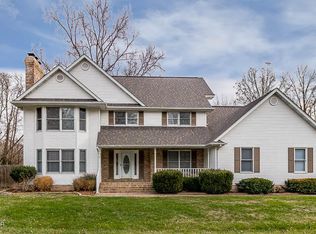 1608 Meadowbrook Dr, Carterville, IL 62918